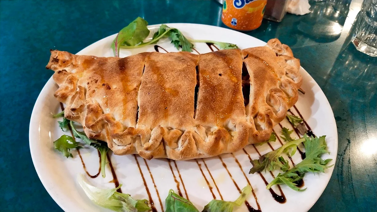Calzone, Pizza Bella Roma