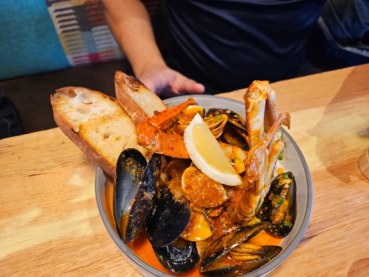 Chilli Crabs, Luminous Restaurant & Bar