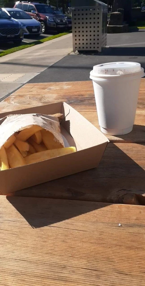 Medium Chips & Gravy, The Beach Kiosk Cafe