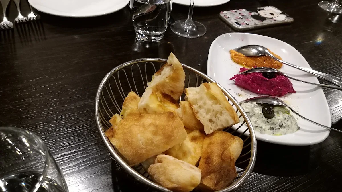 Home Made Dips & Pidesi Bread