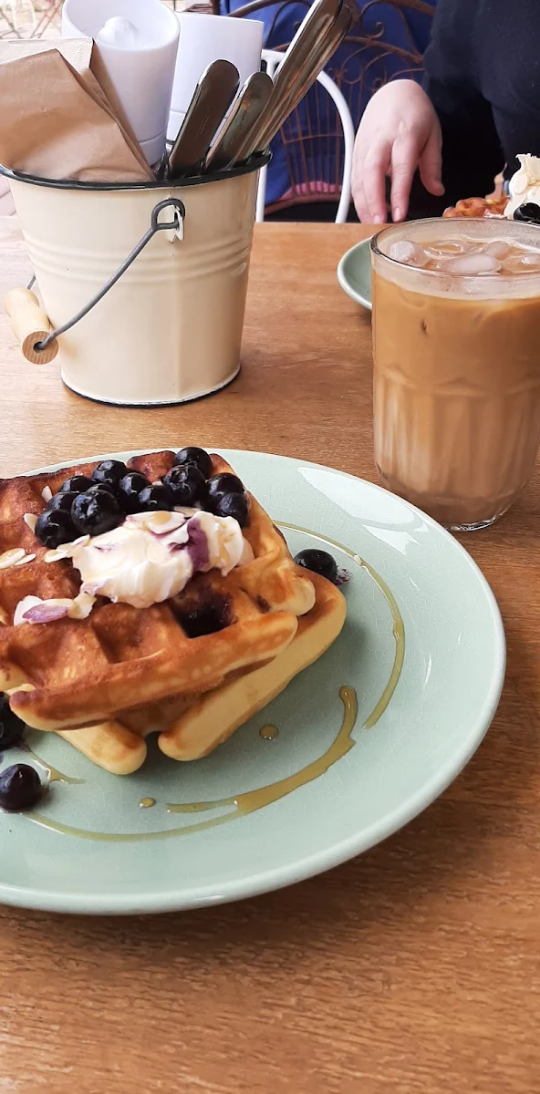 Berry Banana Maple Syrup & Cream Waffles