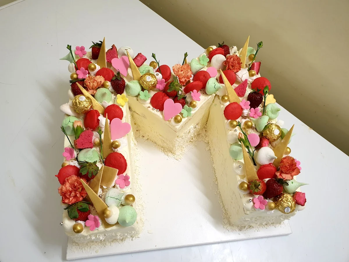 Highlights, Ollies Cake House