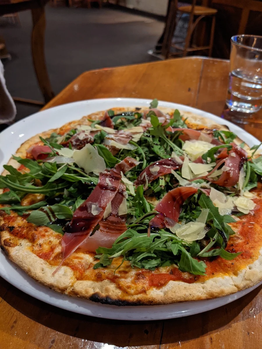 Pizza Prosciutto Rucola E Parmigiano
