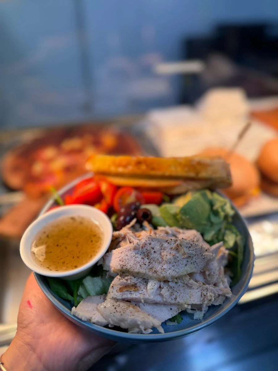 Highlights, Yolandas Cafe