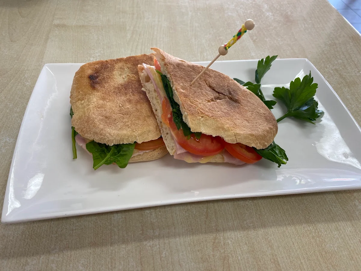 Highlights, Yolandas Cafe