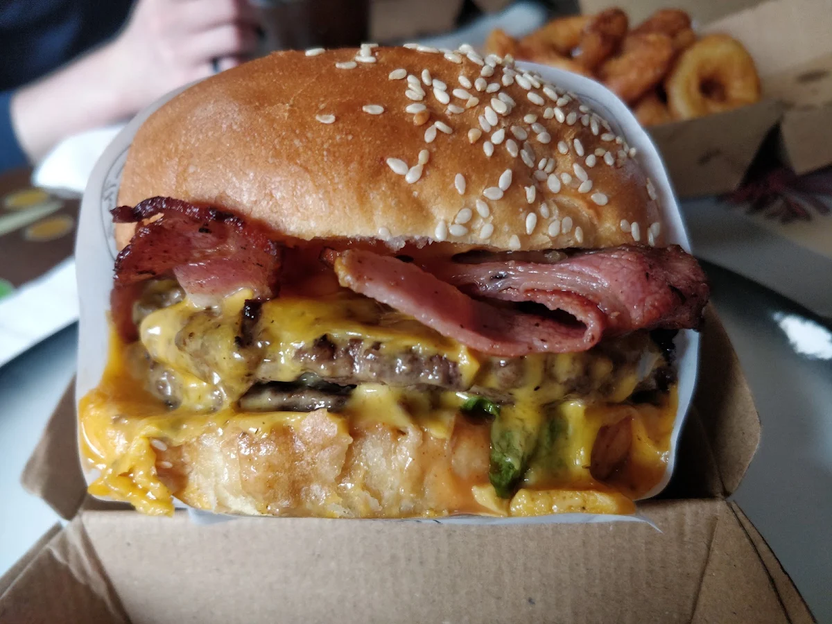 Double D Burger, The Famished Wolf Braeside