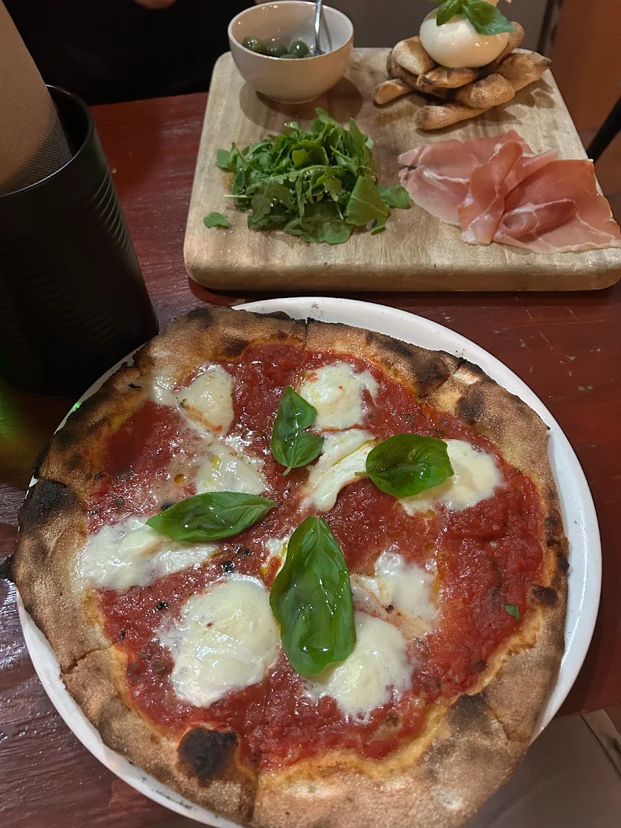 Bufala Pizza, Il Buco Cafe & Pizzeria