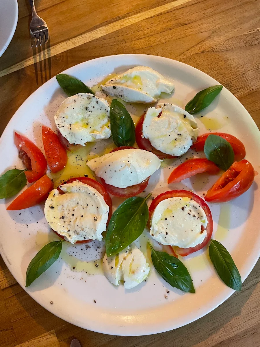 Caprese, Il Buco Cafe & Pizzeria