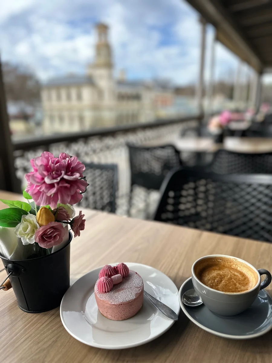 Highlights, Miss Amelie Gourmet