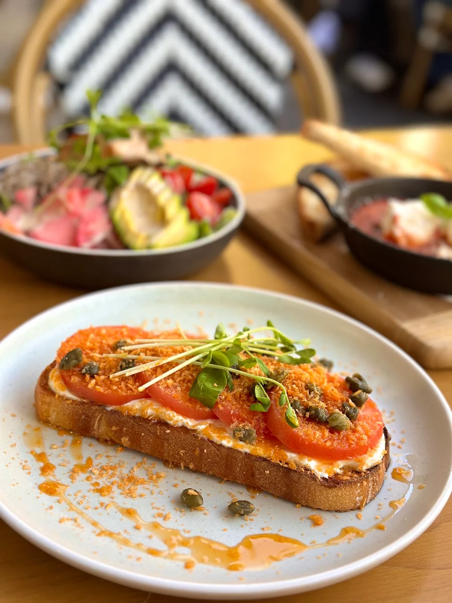 Highlights, Amici Street Cafe