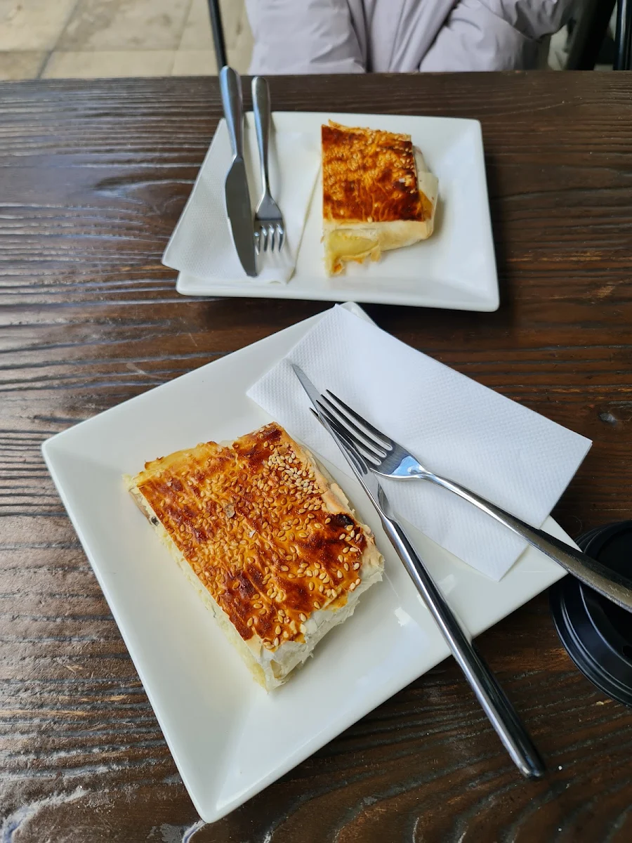 Highlights, Amici Street Cafe