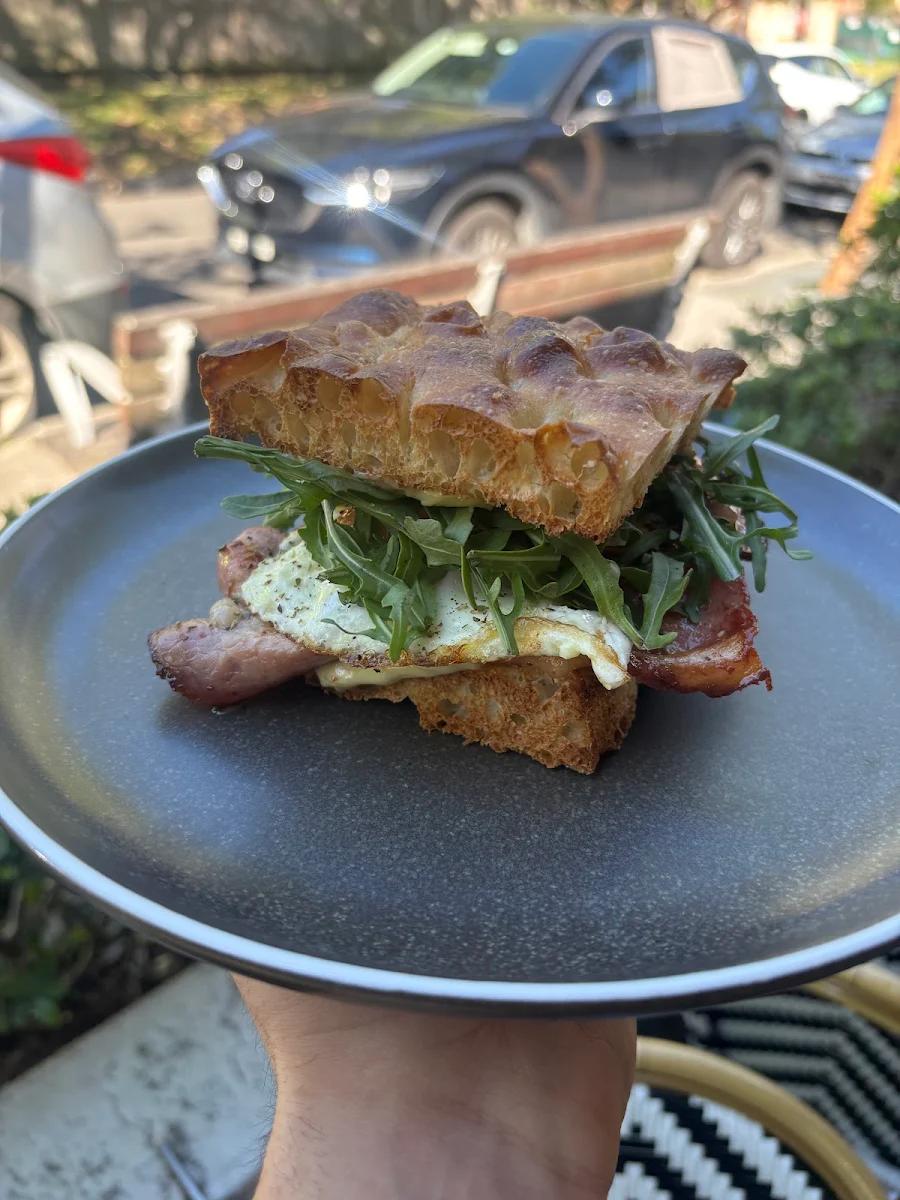 Highlights, Amici Street Cafe