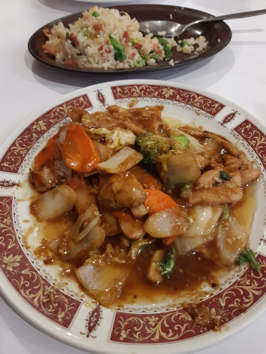 Highlights, Golden Dragon Chinese Restaurant