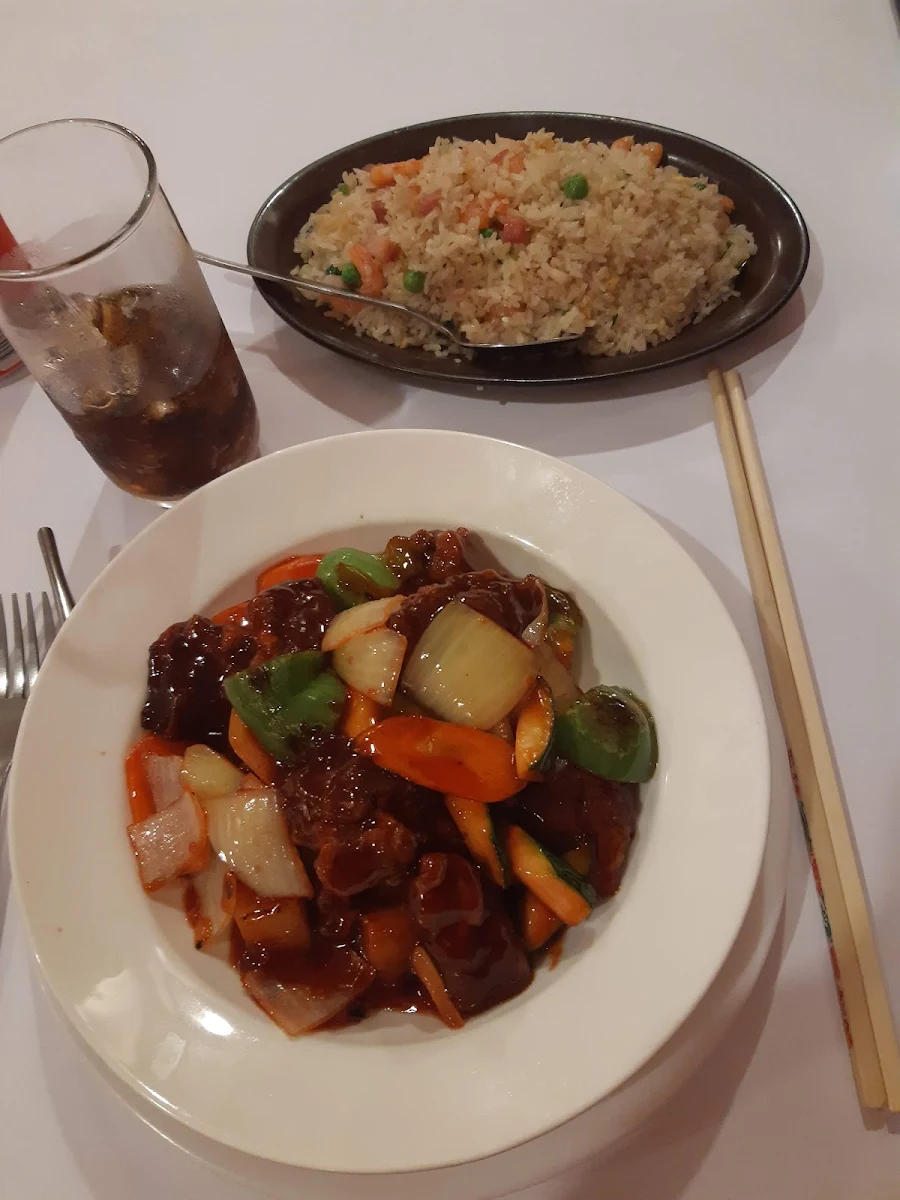 Highlights, Golden Dragon Chinese Restaurant