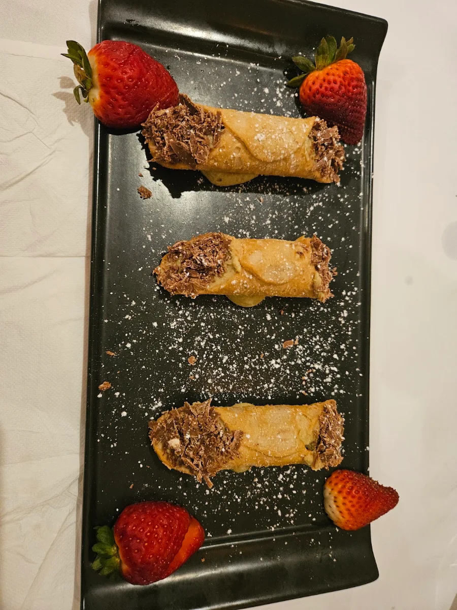 Canollis, Luna Rossa Italian Restaurant