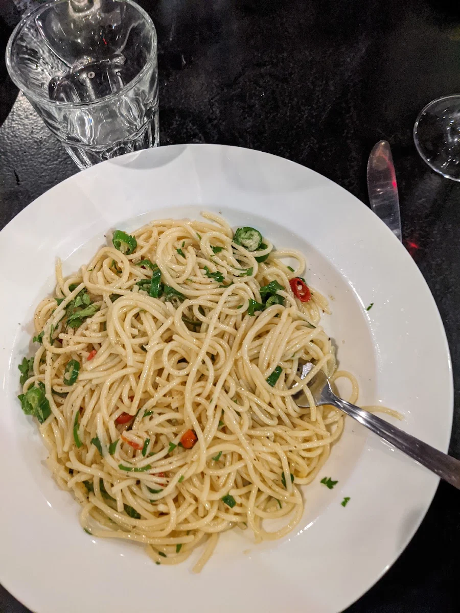Spaghetti Aglio Olio, Luna Rossa Italian Restaurant