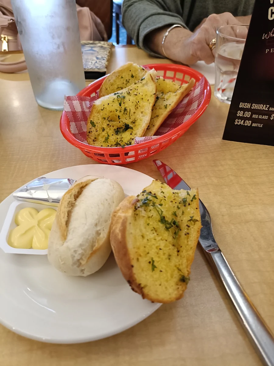 Highlights, Settlers Tavern