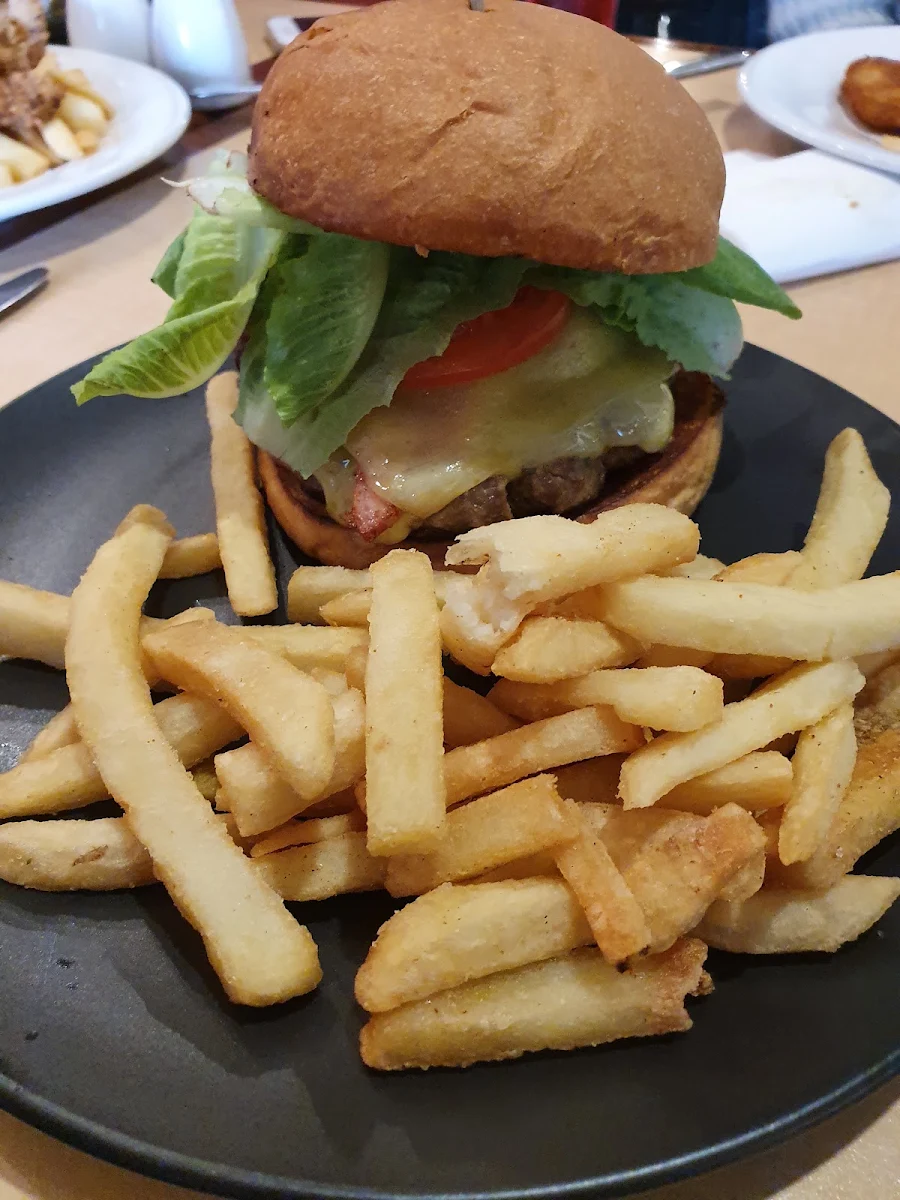 Settlers Burger, Settlers Tavern