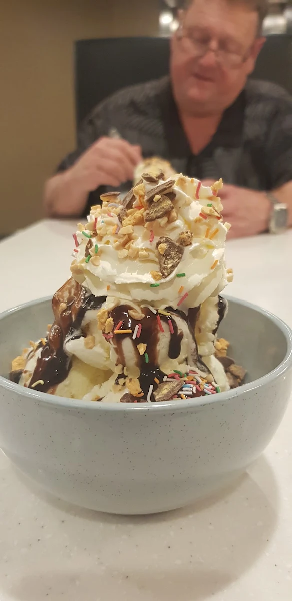 Special Sundae, Settlers Tavern