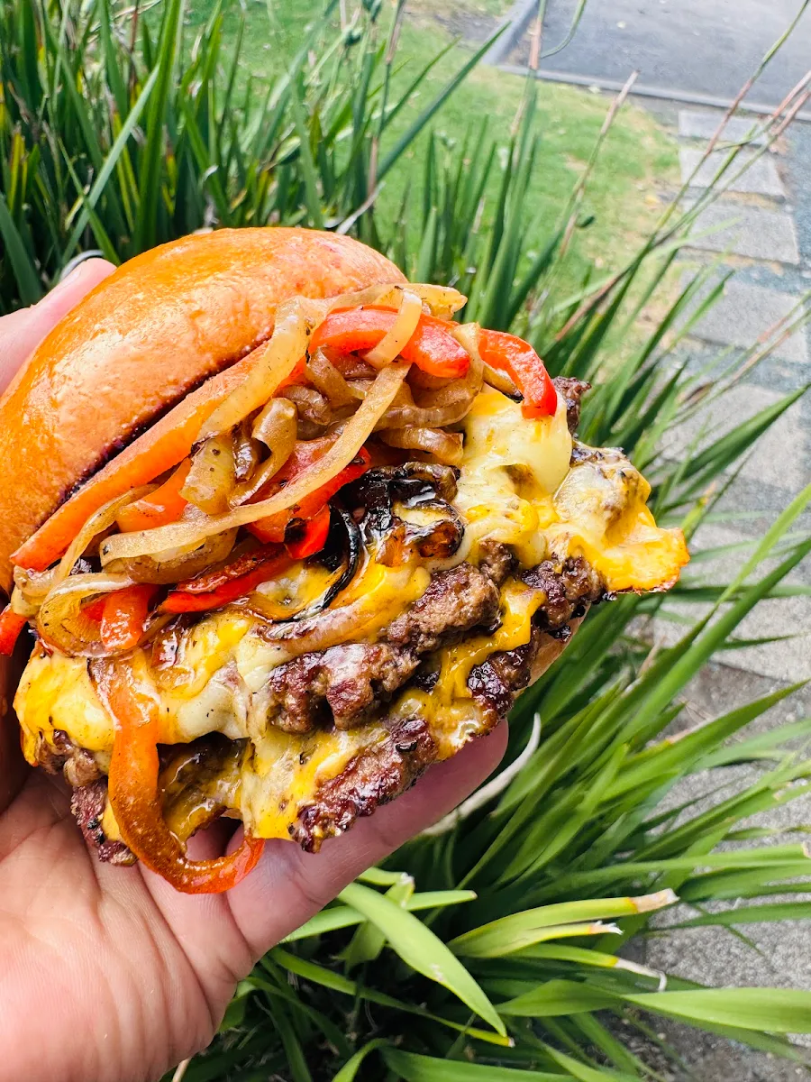 Atomic Cheeseburger, Smash Masters Burger Co