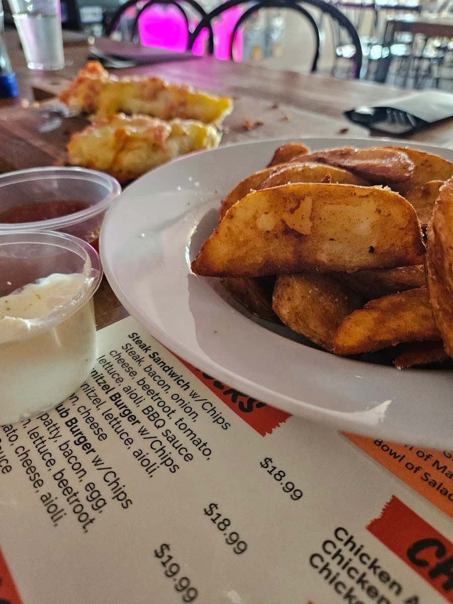 Highlights, The Peak Pub