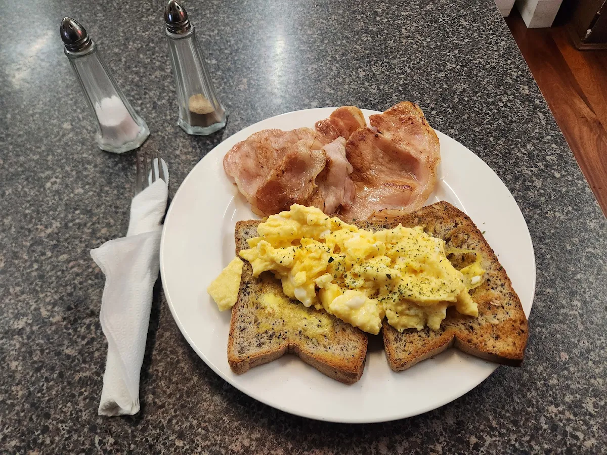 Scrambled Eggs on Toast with Bacon