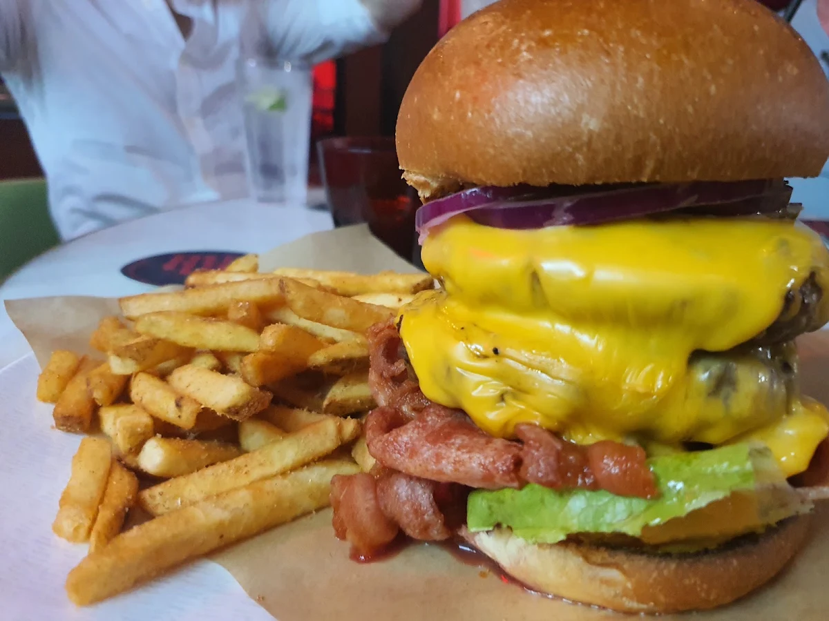 Bacon Double Cheeseburger, Kinselas Hotel