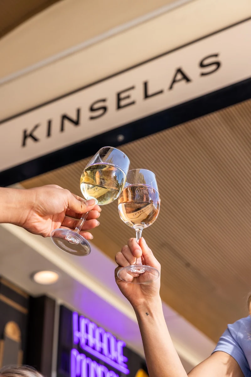 Highlights, Kinselas Hotel
