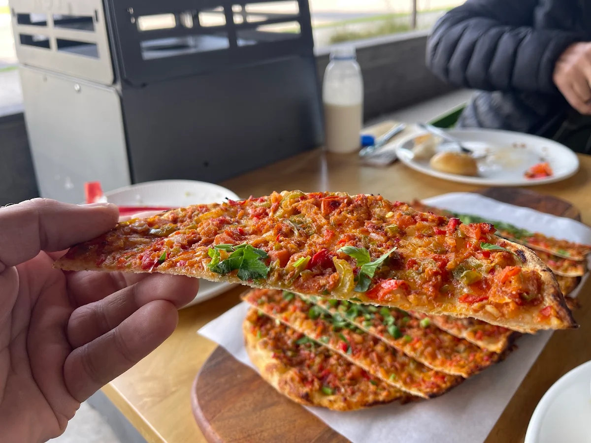Lahmacun Pizza, Mernda Kebab House