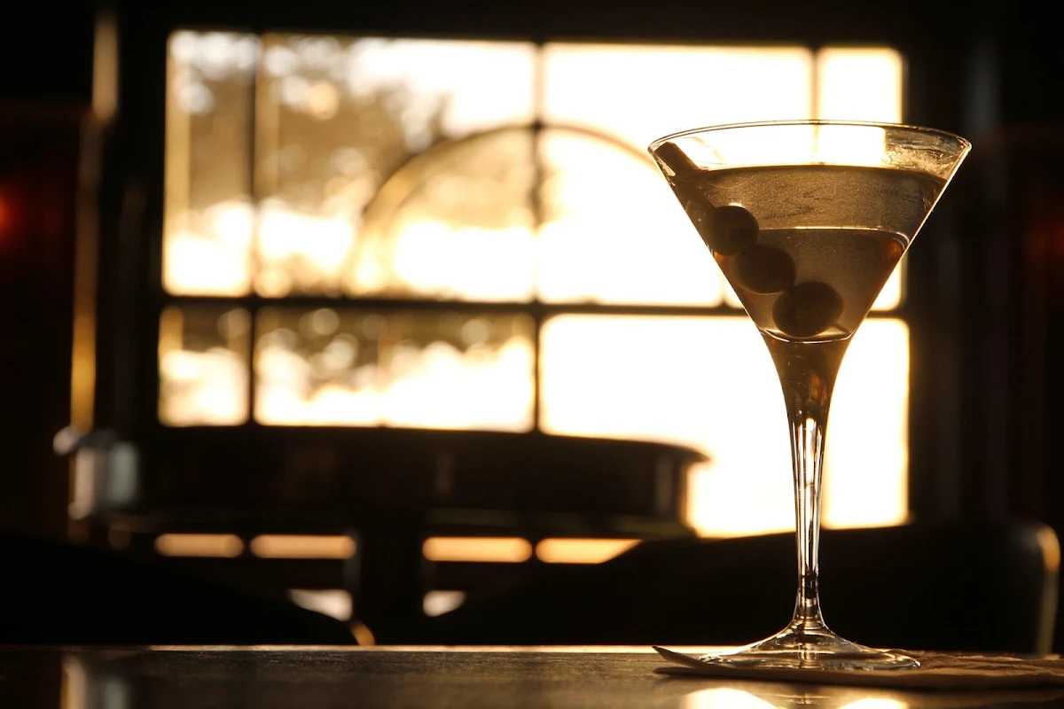 Highlights, Horizons Cocktail Lounge