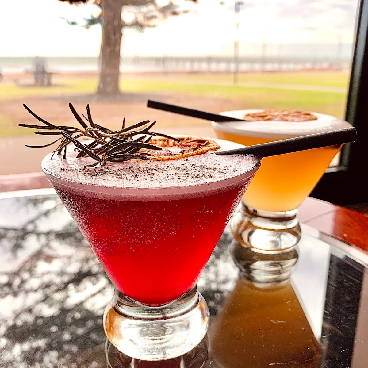 Highlights, Horizons Cocktail Lounge
