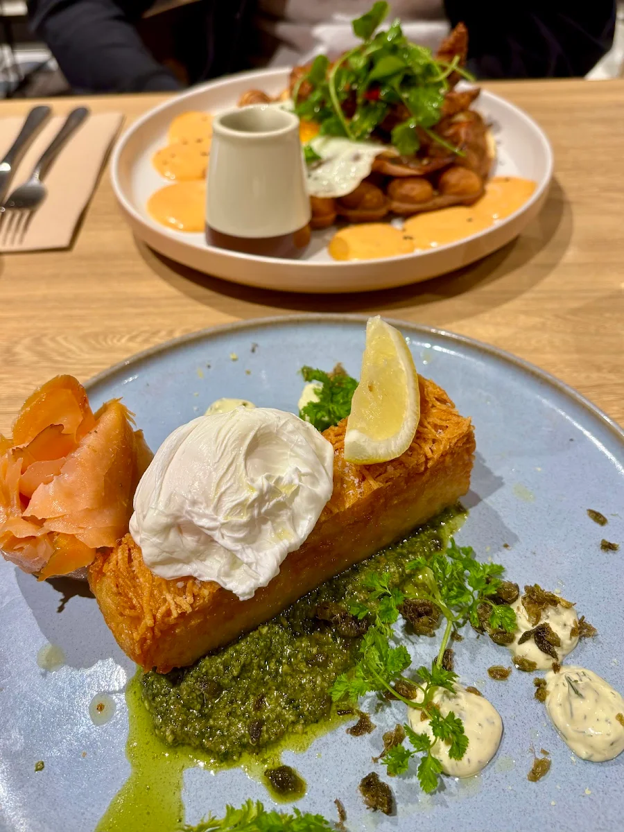 Hash & Salmon, Billy’s Central