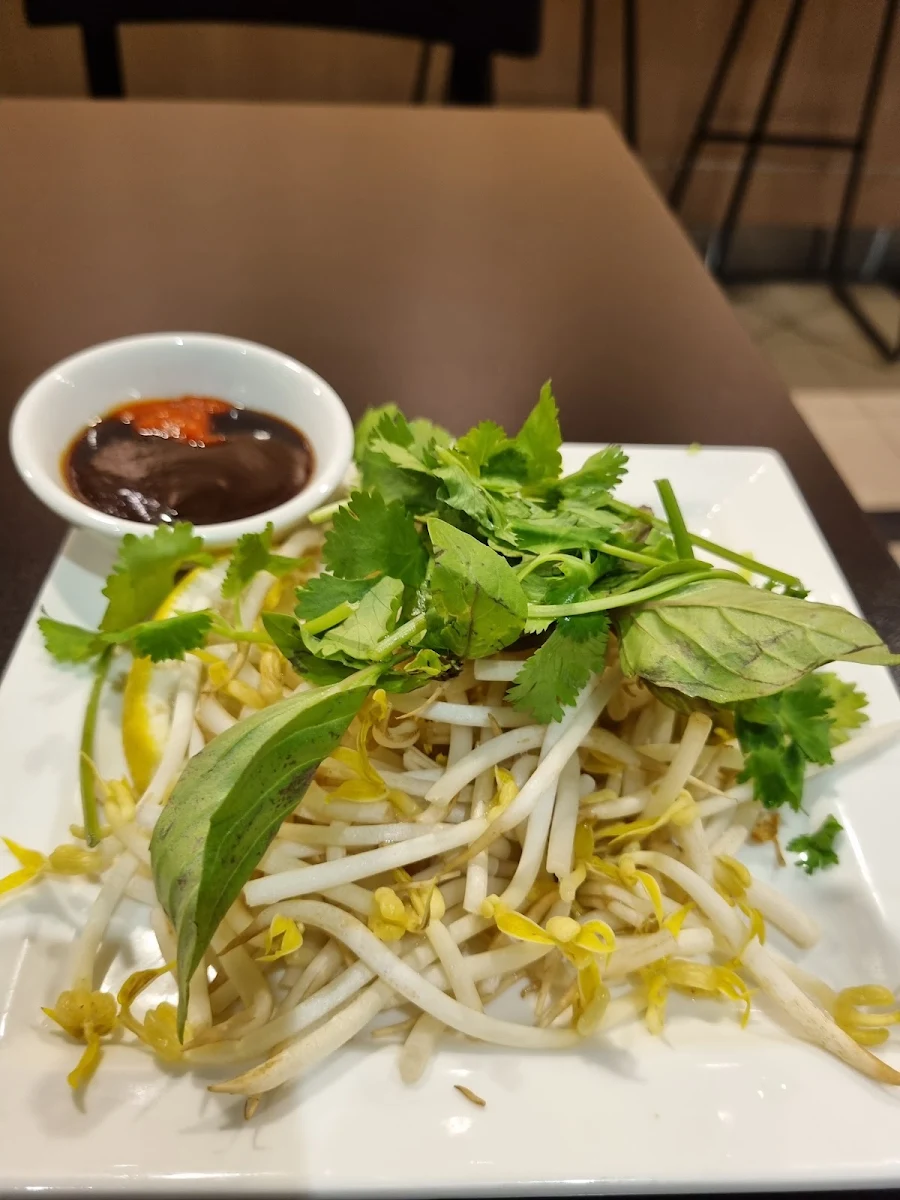 Pho Condiments, Jarn Leva Vietnamese