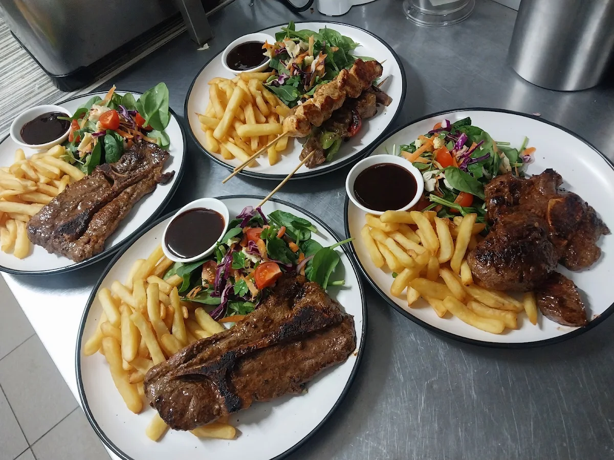 Highlights, D'Oaks Cafe & Lounge