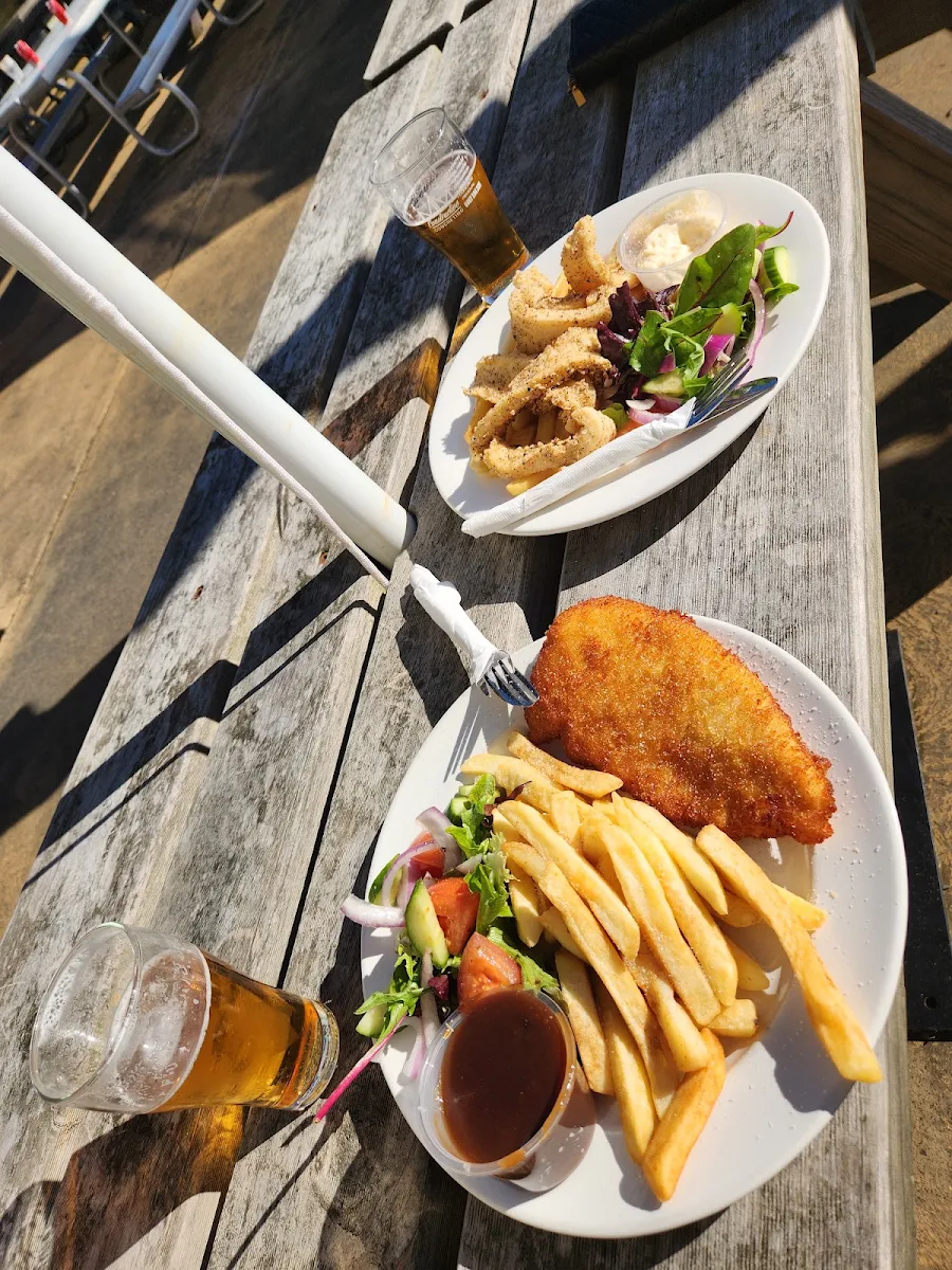 Highlights, Catho Pub ("Catherine Hill Bay Hotel")