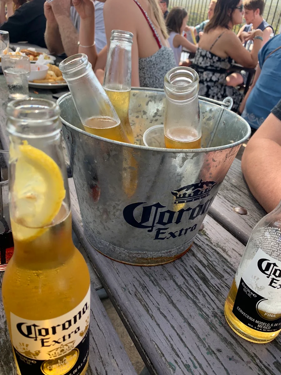 Highlights, Catho Pub ("Catherine Hill Bay Hotel")