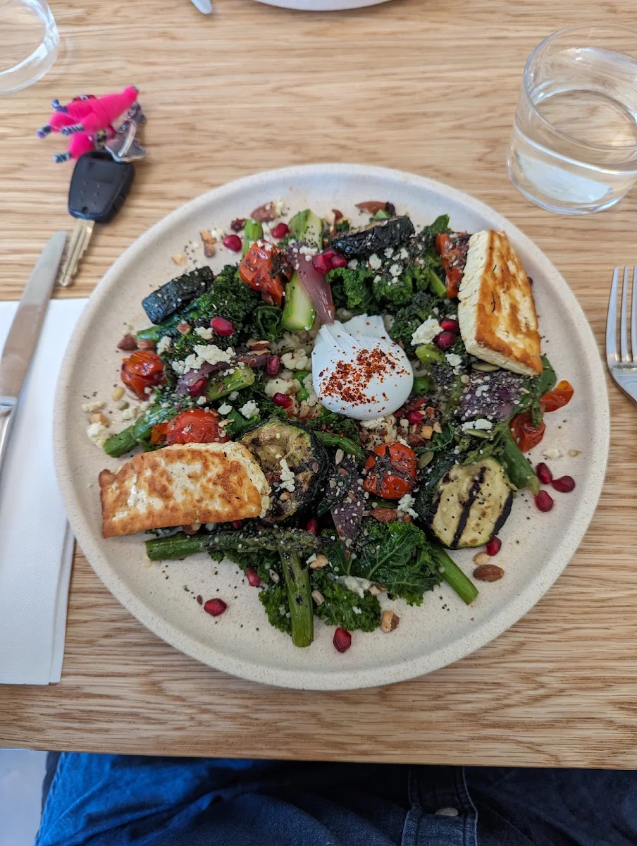 Highlights, Emil's Cafe