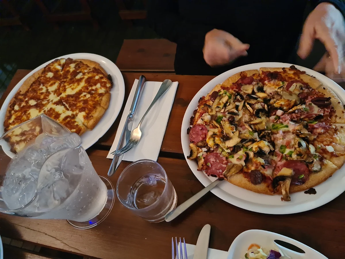 Highlights, Panchos Pizza