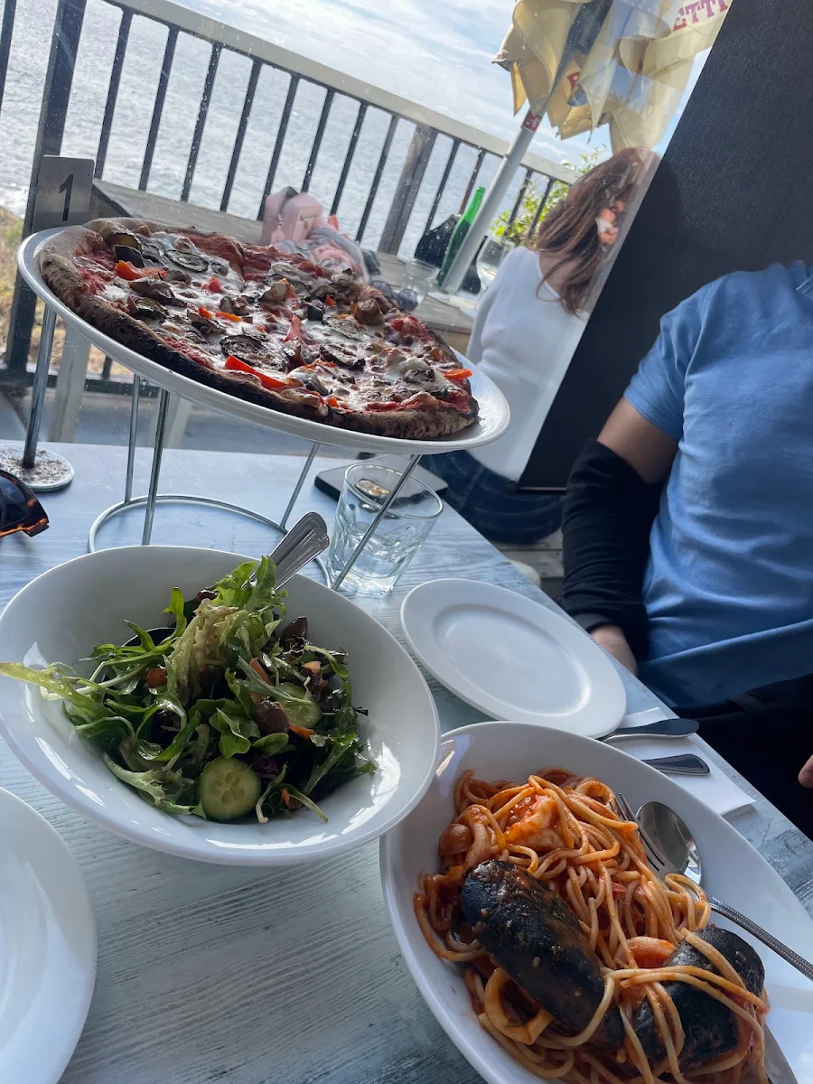 Highlights, Lo Stretto Cafe Restaurant
