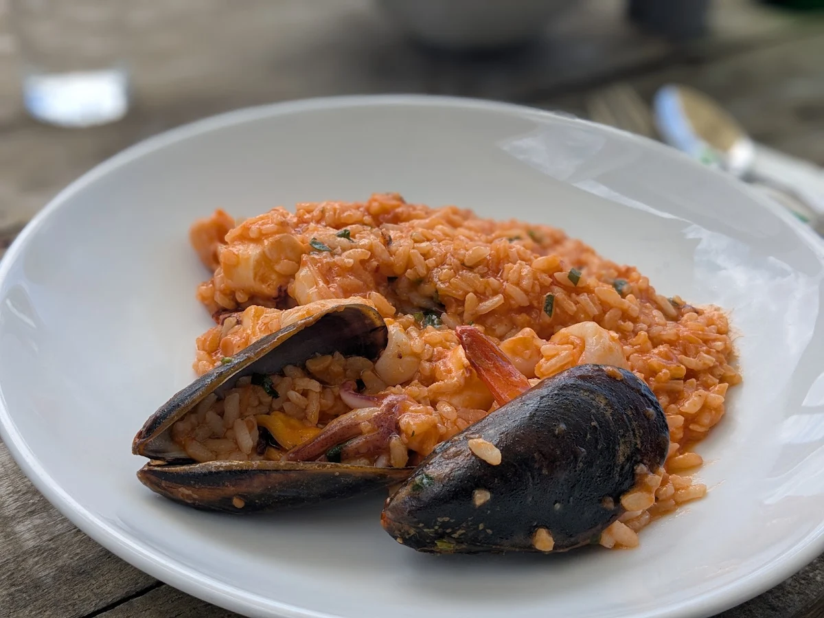 Highlights, Lo Stretto Cafe Restaurant