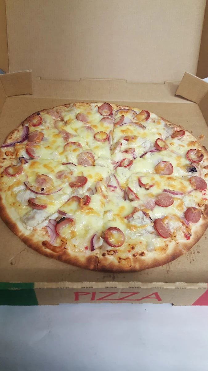 Kickin Chicken Pizza