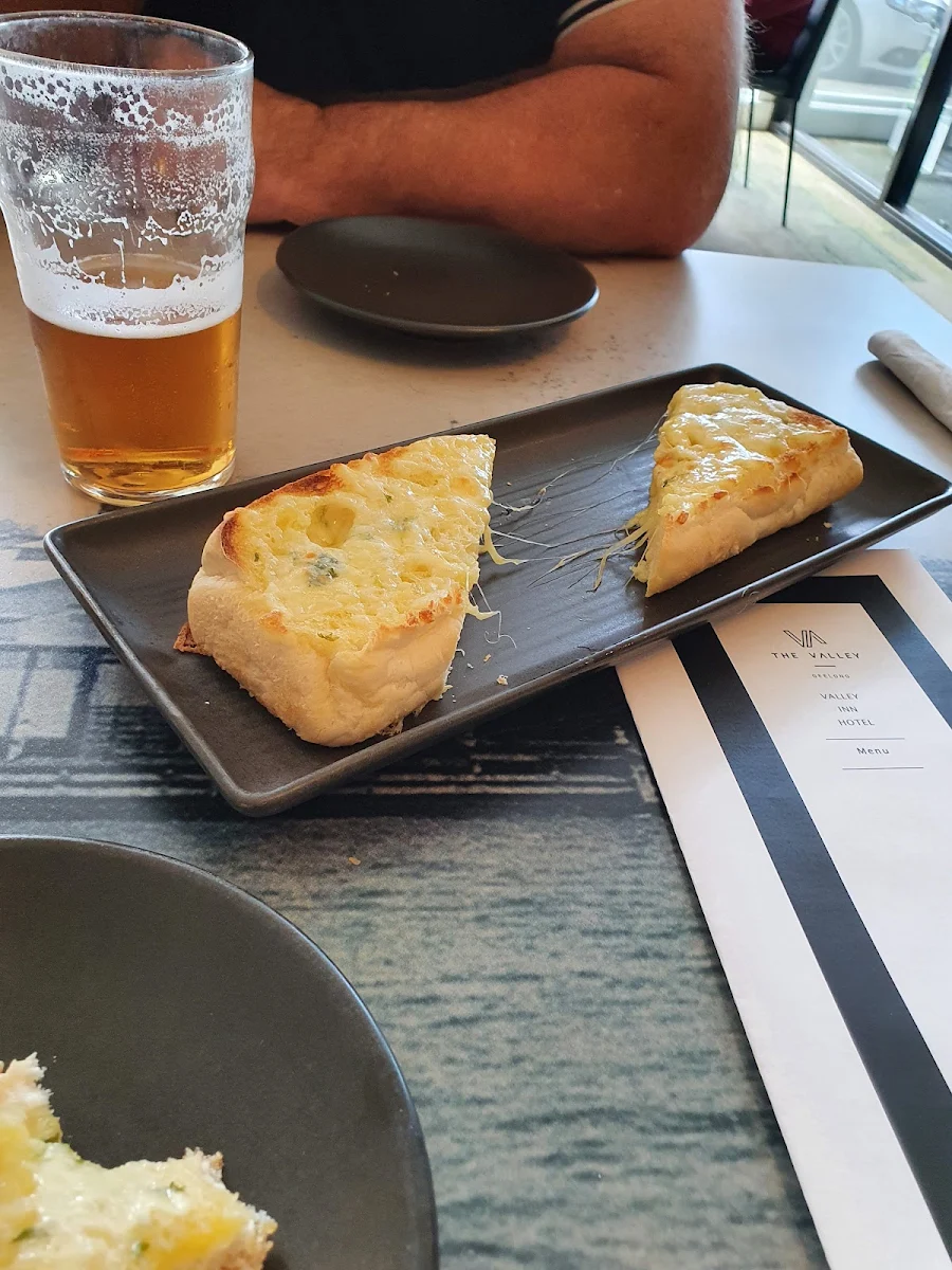 Cheese & Garlic Bread, Valley Inn Hotel