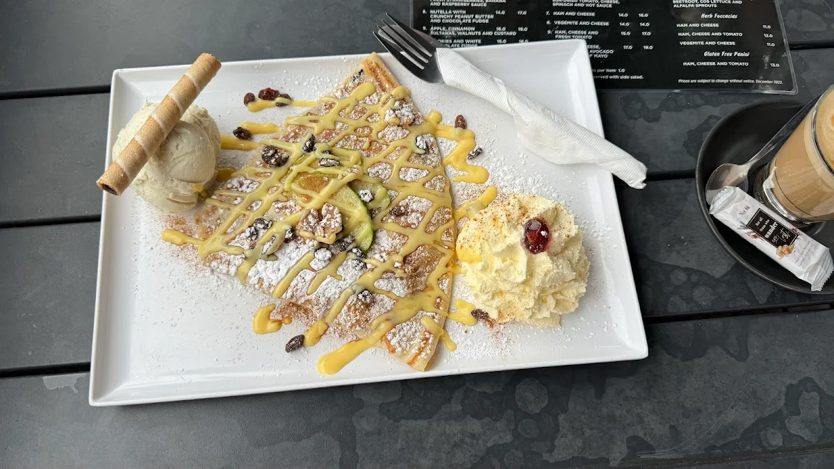 Apple Crepe, Waves Cafe