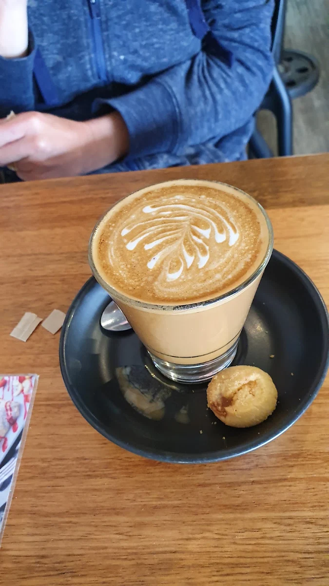 Cafe Latte, Waves Cafe