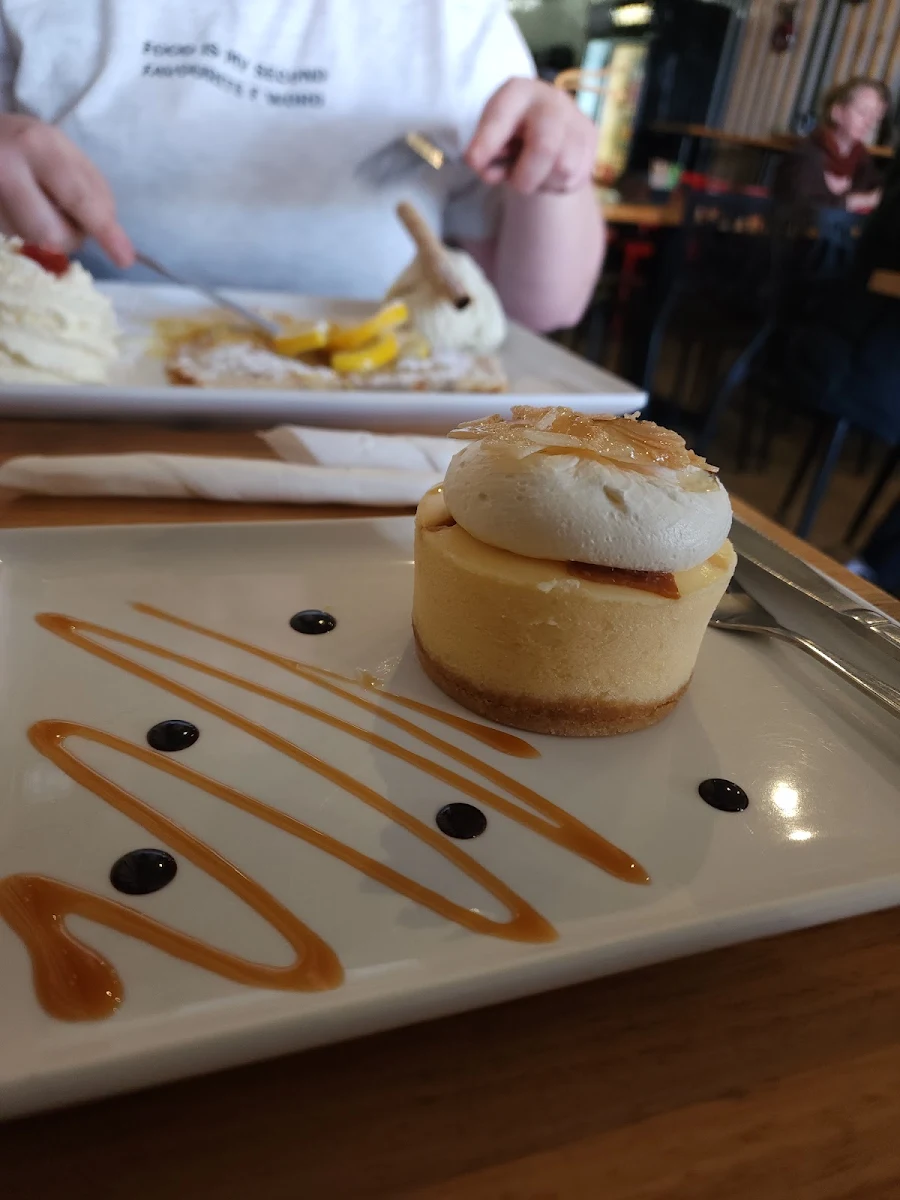 Cheesecake, Waves Cafe