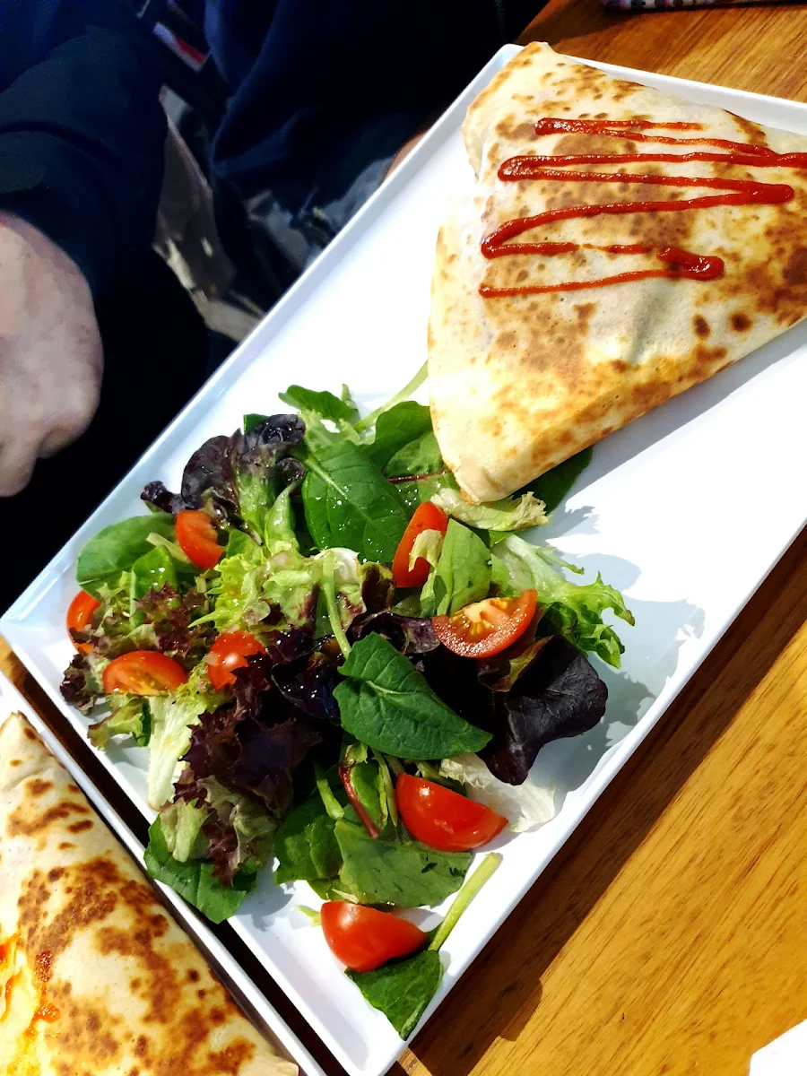 Highlights, Waves Cafe