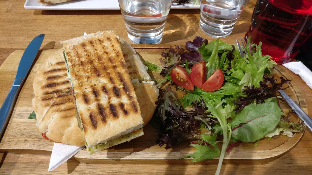 Highlights, Waves Cafe