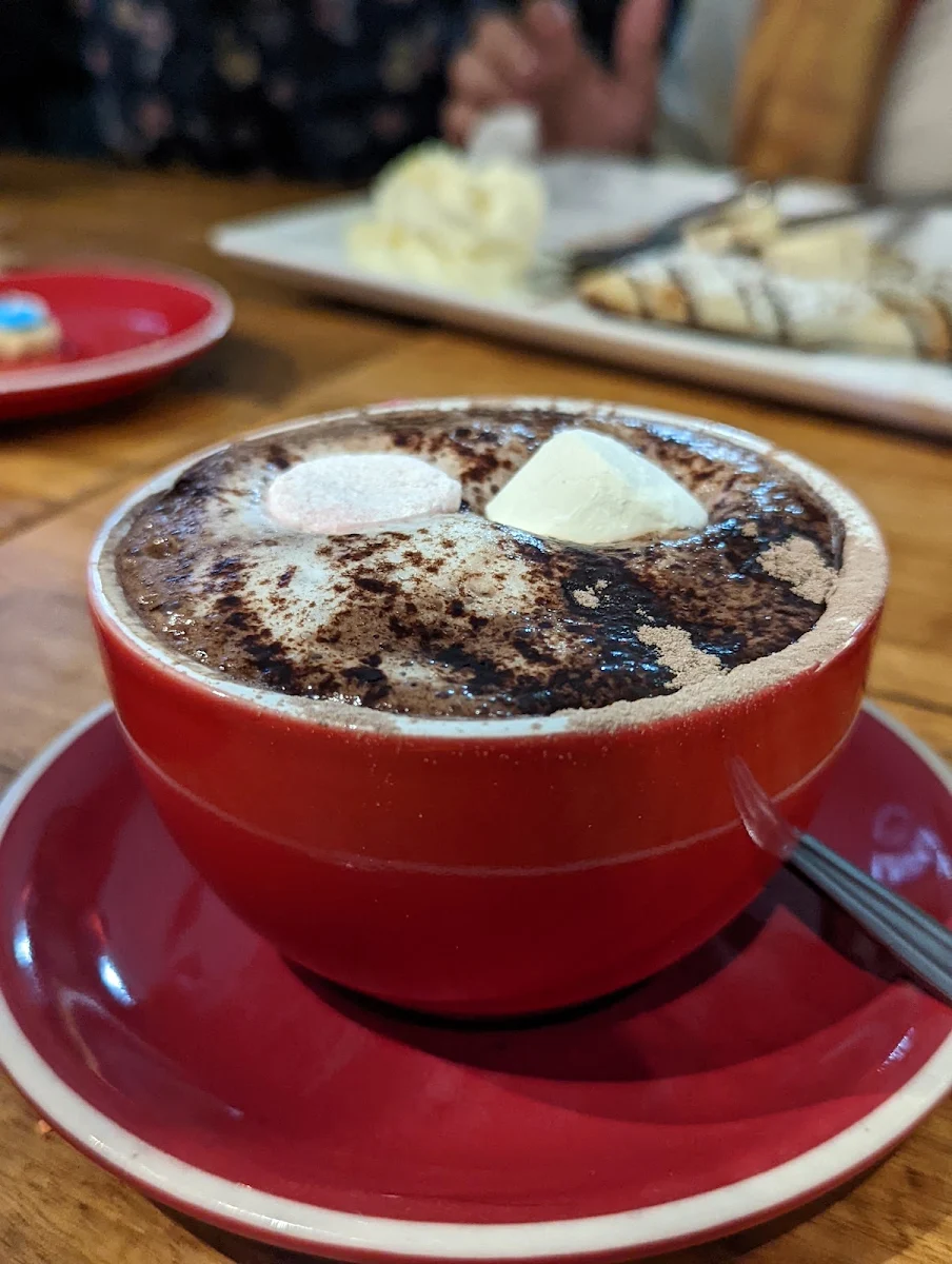 Highlights, Waves Cafe