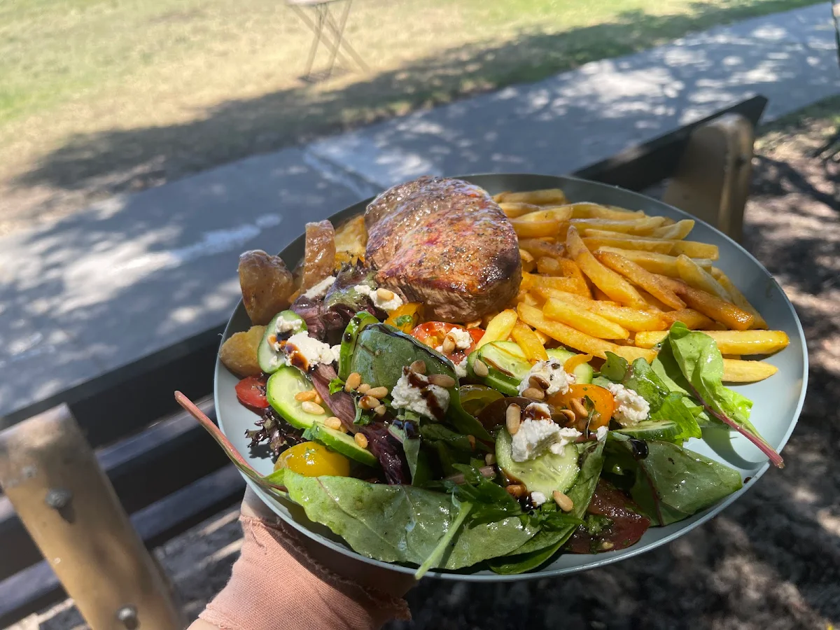 Beef Sirloin Steak Fries with Salads