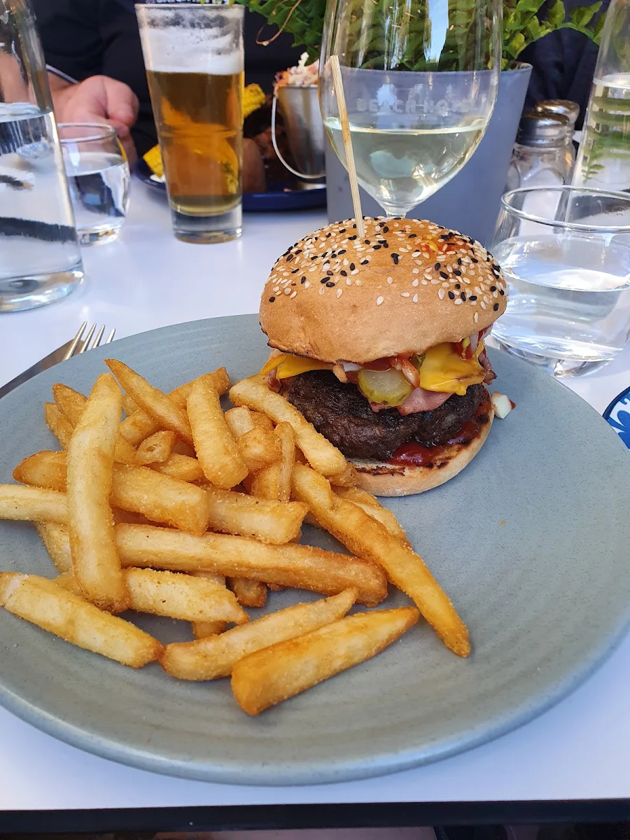 Highlights, Beach Hotel